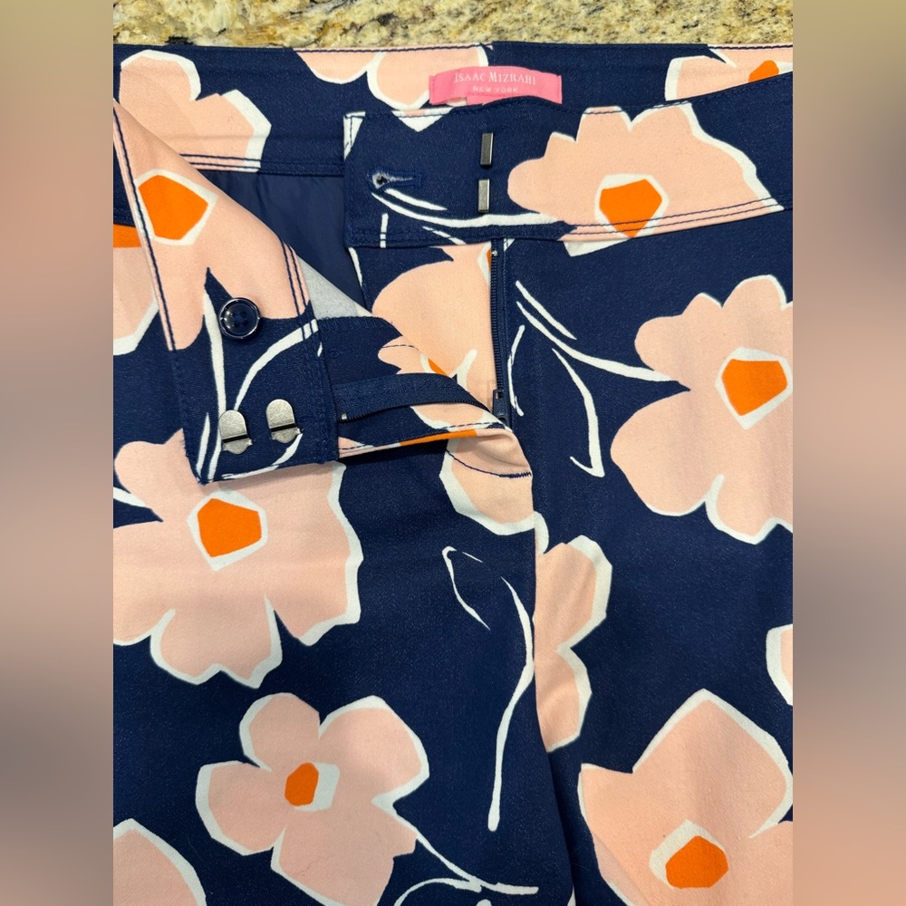 Isaac Mizrahi Womens Size 12 Navy Blue Pink Floral Scalloped Hem Shorts - Picture 3 of 9